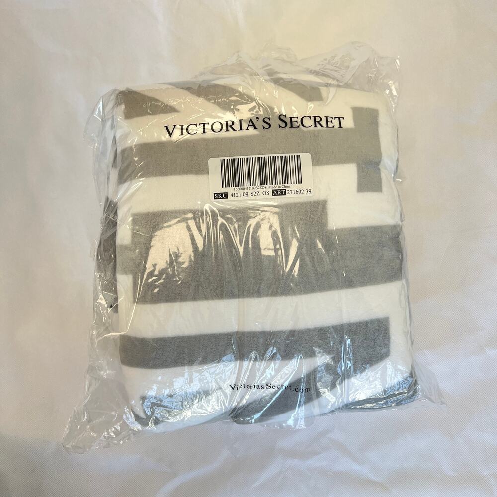 Victoria's Secret Pink Grey & Pink Color Block Logo Sherpa Throw Blanket 50x60